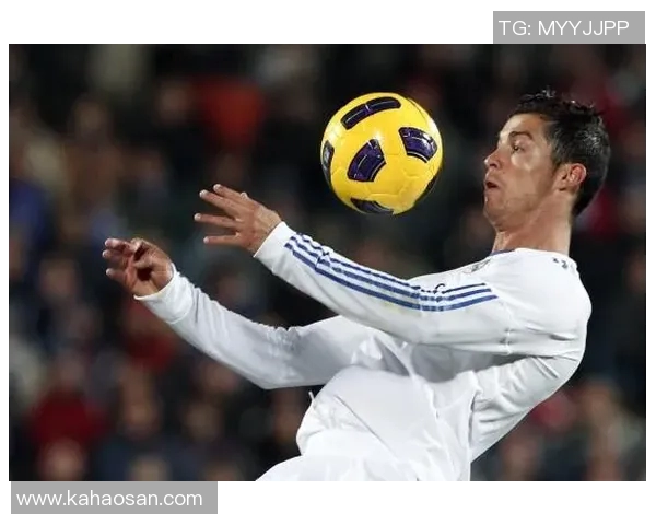 足球明星经典停球技艺解析与精彩瞬间回顾