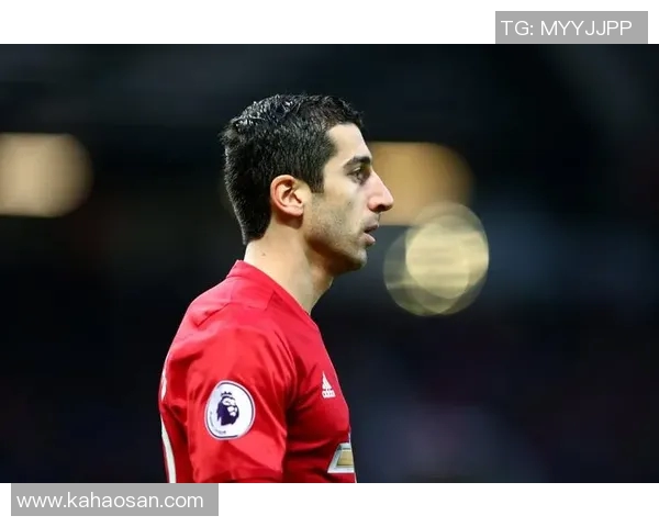 黑色头像足球明星男的魅力与风采解析，探索他们背后的故事与成就